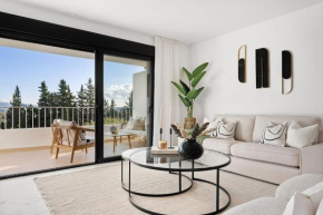 Elegant 3 bedroom apartment with sea and mountain views